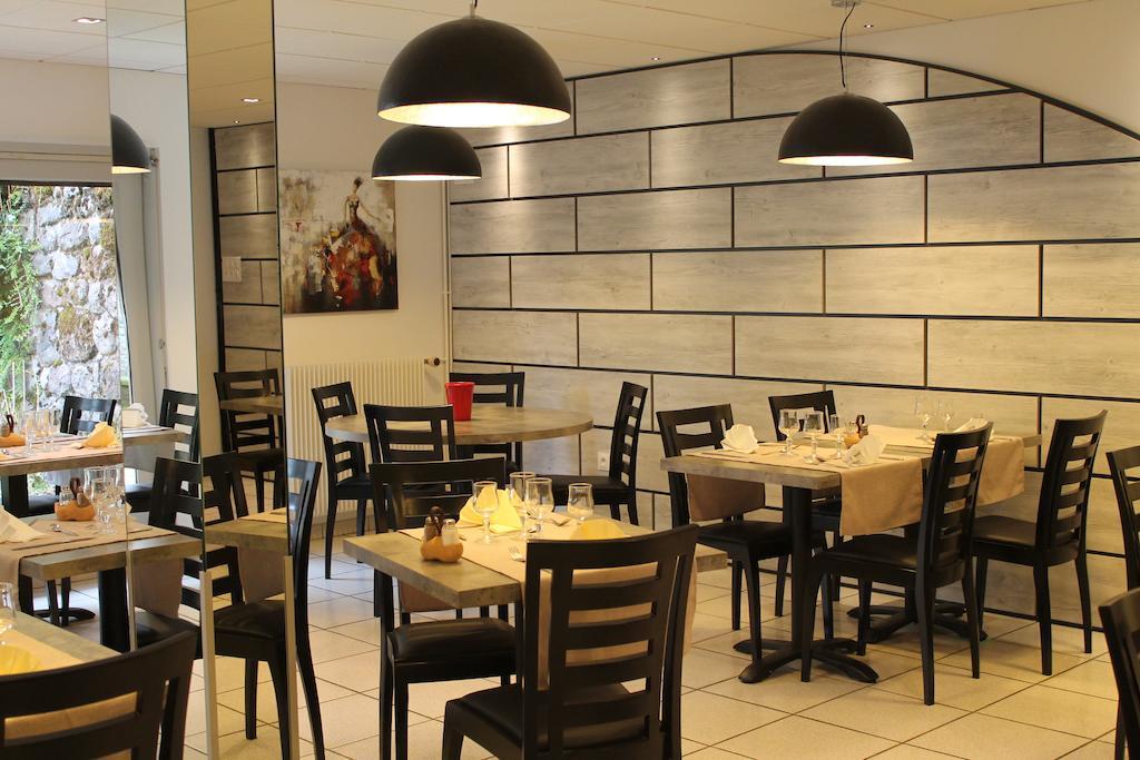 Hotel Restaurant Aux Genets D'Or Mandailles-Saint-Julien Exteriör bild