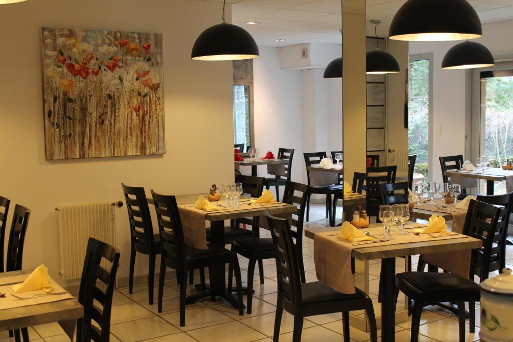 Hotel Restaurant Aux Genets D'Or Mandailles-Saint-Julien Exteriör bild