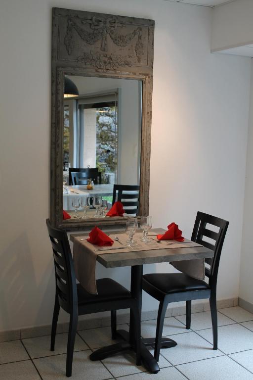 Hotel Restaurant Aux Genets D'Or Mandailles-Saint-Julien Exteriör bild
